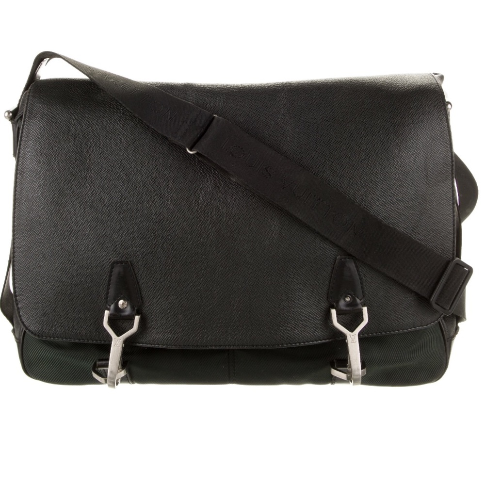 LOUIS VUITTON, Men’s Vintage Taiga
Dersou Messenger Bag, Black w/Silver hardware